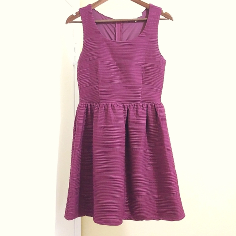 Sleeveless Maroon Mini Dress - Sz Large